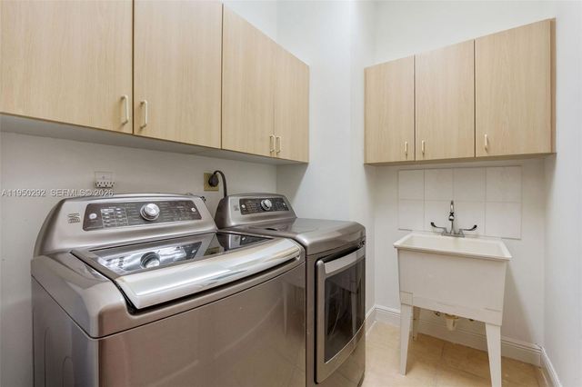 8281 SW 84th Ter, Miami, FL 33143