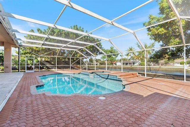 8281 SW 84th Ter, Miami, FL 33143