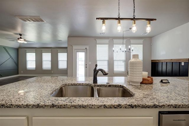 12013 SW 45th Terrace, Mustang, OK 73064