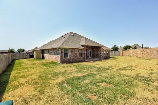 12013 SW 45th Terrace, Mustang, OK 73064