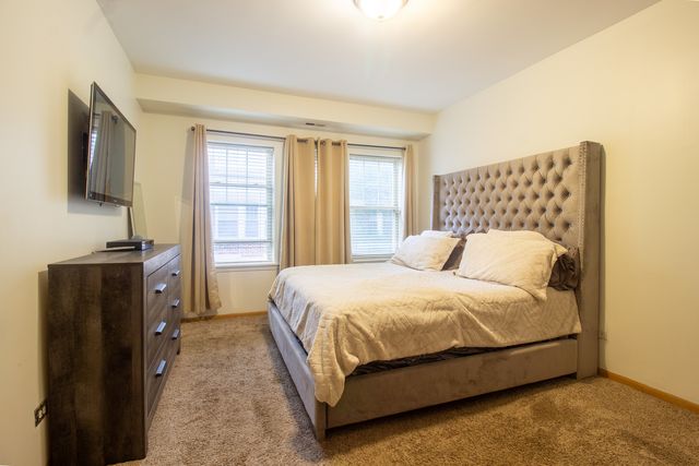 2335 E 70th Place 205, Chicago, IL 60649