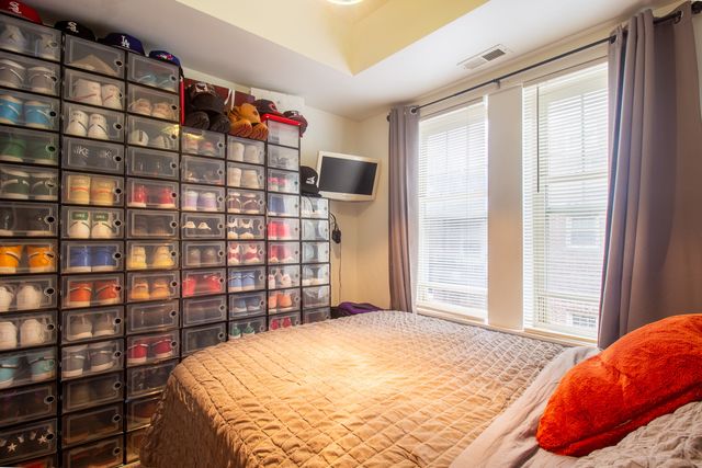 2335 E 70th Place 205, Chicago, IL 60649