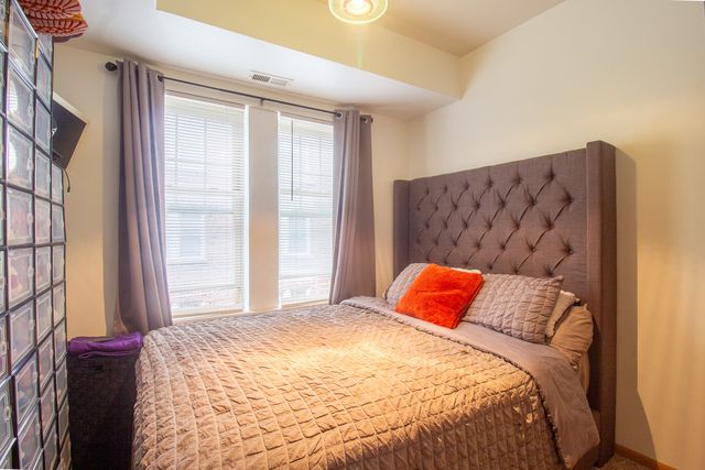 2335 E 70th Place 205, Chicago, IL 60649