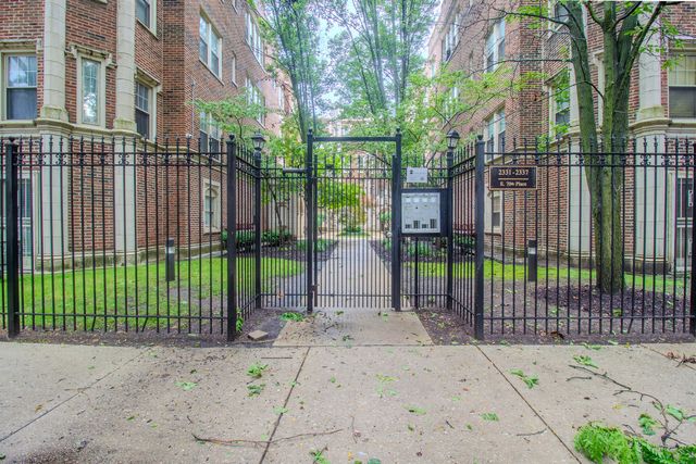 2335 E 70th Place 205, Chicago, IL 60649