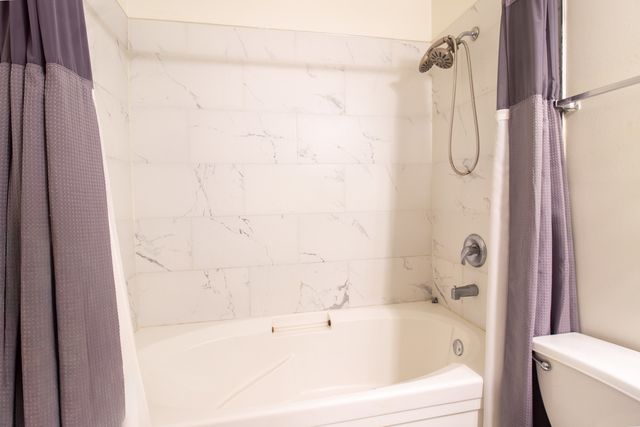 2335 E 70th Place 205, Chicago, IL 60649