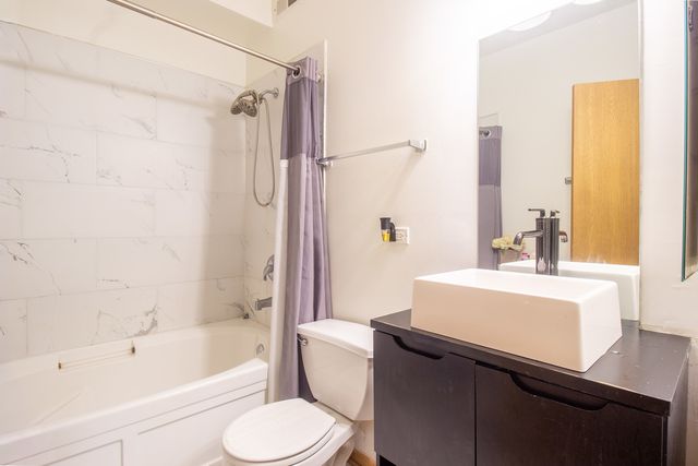 2335 E 70th Place 205, Chicago, IL 60649
