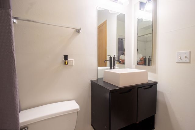 2335 E 70th Place 205, Chicago, IL 60649