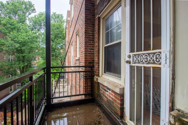 2335 E 70th Place 205, Chicago, IL 60649