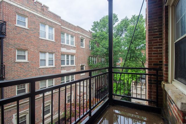 2335 E 70th Place 205, Chicago, IL 60649