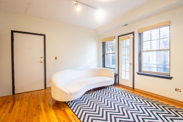 2335 E 70th Place 205, Chicago, IL 60649