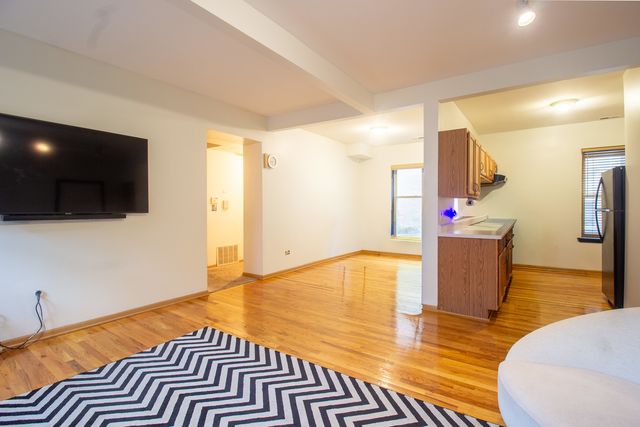 2335 E 70th Place 205, Chicago, IL 60649