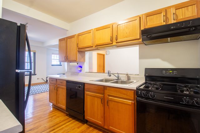 2335 E 70th Place 205, Chicago, IL 60649