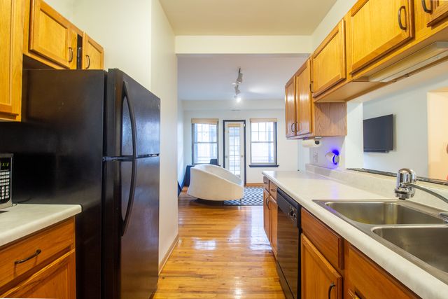 2335 E 70th Place 205, Chicago, IL 60649