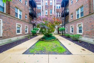 2335 E 70th Place 205, Chicago, IL 60649