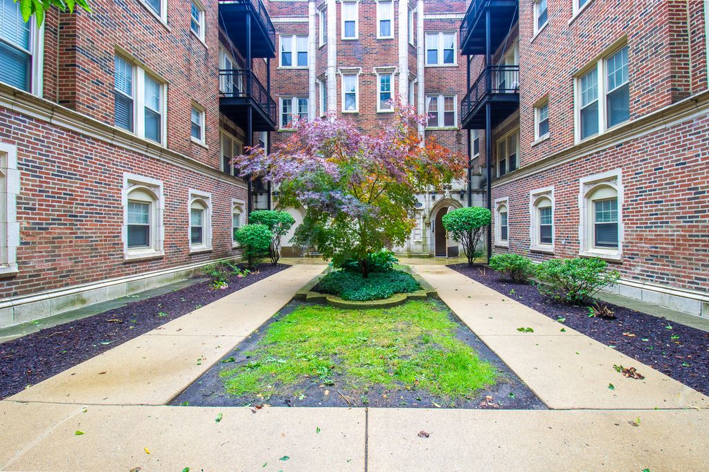 2335 E 70th Place 205, Chicago, IL 60649