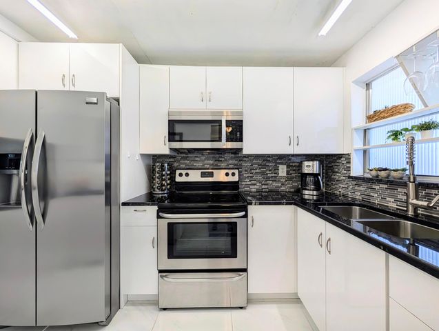 8021 Sunrise Lakes Drive N 203, Sunrise, FL 33322