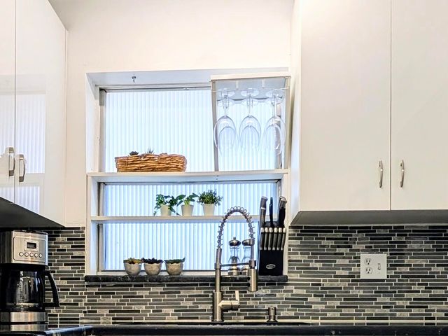 8021 Sunrise Lakes Drive N 203, Sunrise, FL 33322