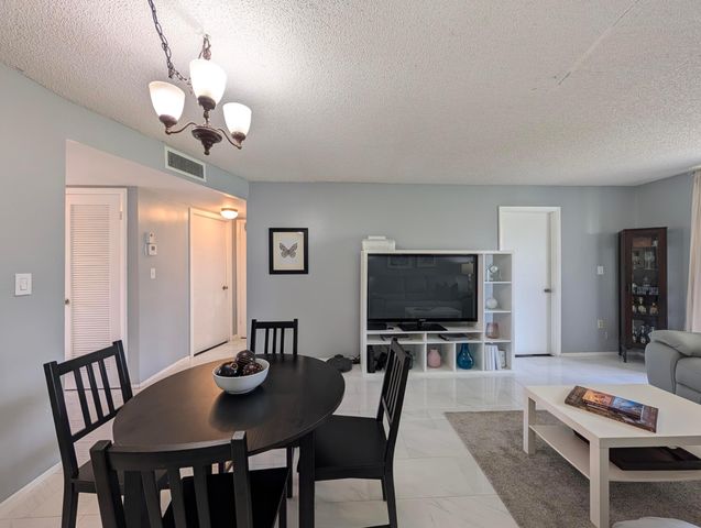 8021 Sunrise Lakes Drive N 203, Sunrise, FL 33322