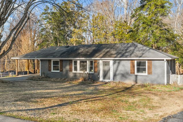 1690 Valley Rd, Clarksville, TN 37043