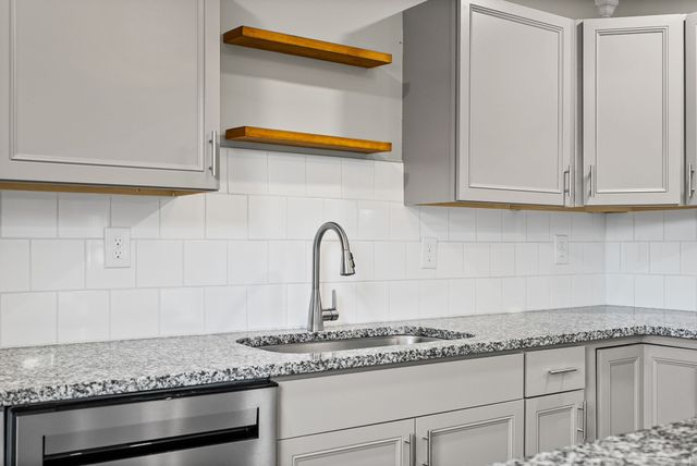 1690 Valley Rd, Clarksville, TN 37043