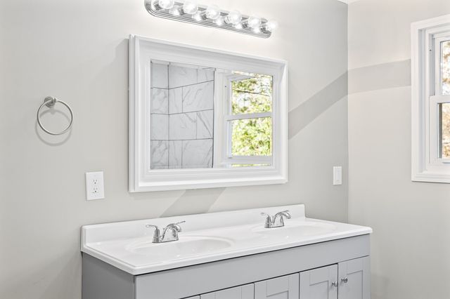 1690 Valley Rd, Clarksville, TN 37043