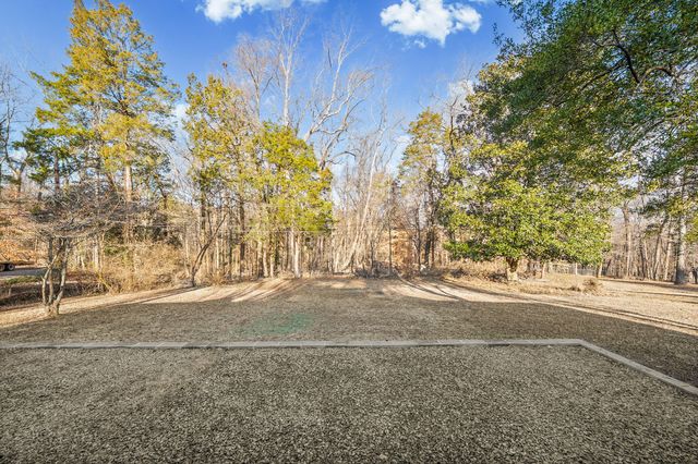 1690 Valley Rd, Clarksville, TN 37043