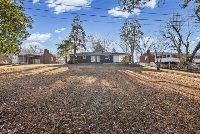 1690 Valley Rd, Clarksville, TN 37043