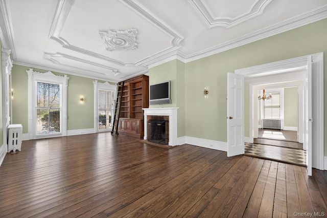 4 Parkview Terrace 1, Huntington, NY 11743