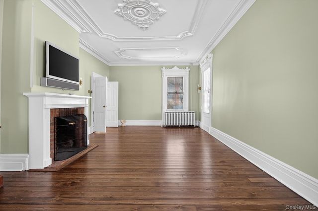 4 Parkview Terrace 1, Huntington, NY 11743