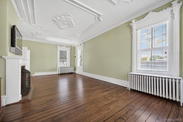 4 Parkview Terrace 1, Huntington, NY 11743