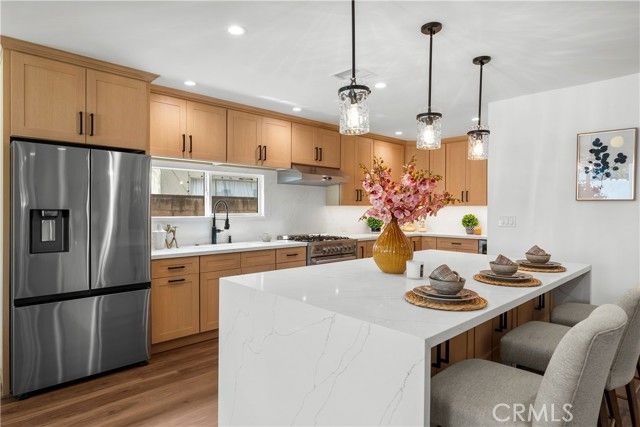 6902 Lasaine Avenue, Los Angeles, CA 91406