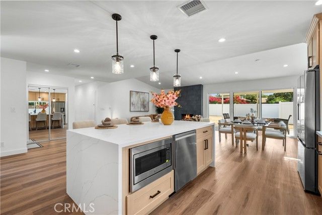 6902 Lasaine Avenue, Los Angeles, CA 91406