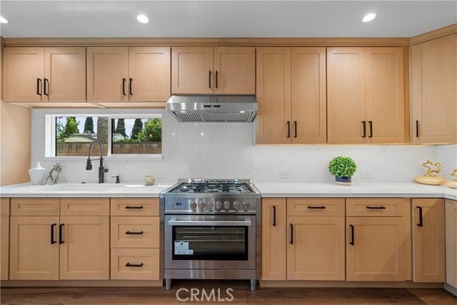 6902 Lasaine Avenue, Los Angeles, CA 91406