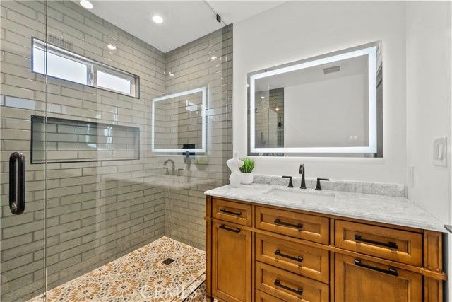 6902 Lasaine Avenue, Los Angeles, CA 91406