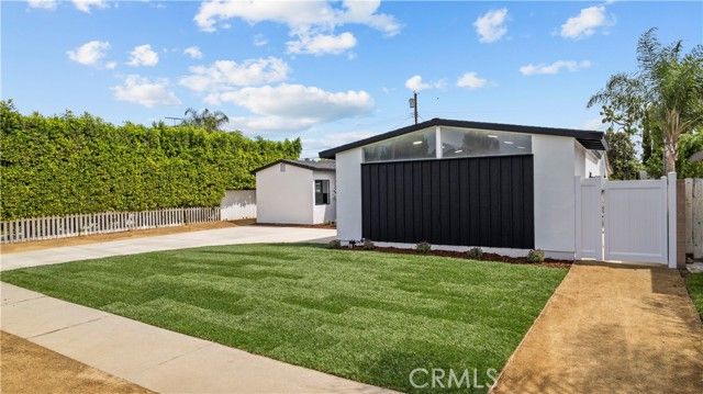 6902 Lasaine Avenue, Los Angeles, CA 91406