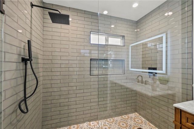 6902 Lasaine Avenue, Los Angeles, CA 91406