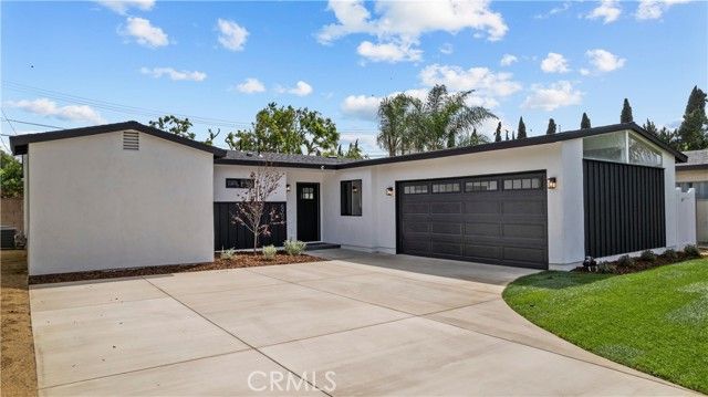 6902 Lasaine Avenue, Los Angeles, CA 91406