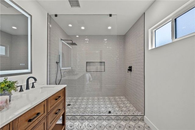 6902 Lasaine Avenue, Los Angeles, CA 91406