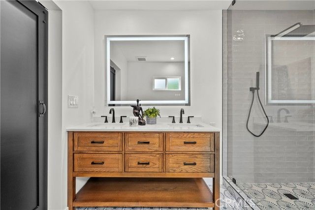 6902 Lasaine Avenue, Los Angeles, CA 91406