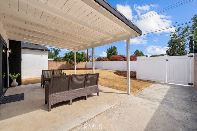 6902 Lasaine Avenue, Los Angeles, CA 91406