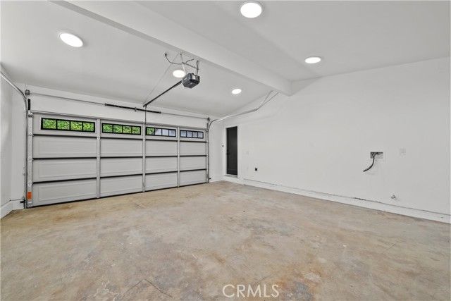 6902 Lasaine Avenue, Los Angeles, CA 91406