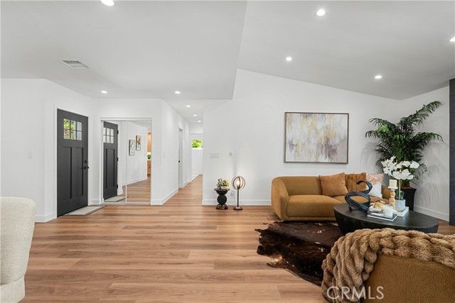 6902 Lasaine Avenue, Los Angeles, CA 91406