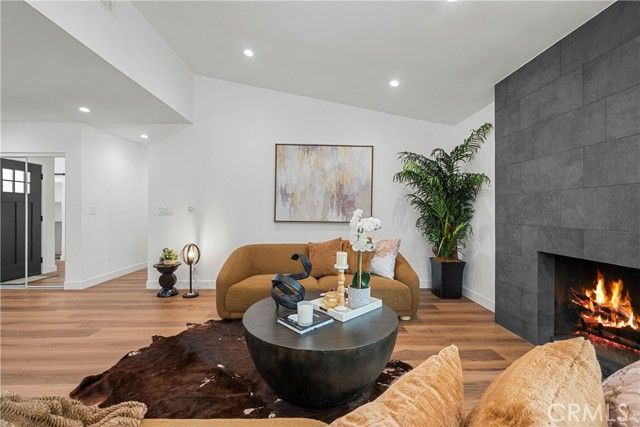 6902 Lasaine Avenue, Los Angeles, CA 91406