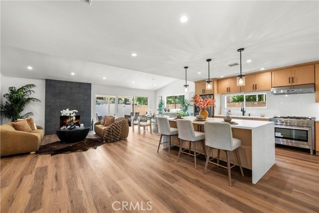 6902 Lasaine Avenue, Los Angeles, CA 91406