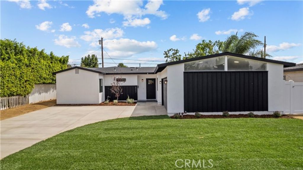 6902 Lasaine Avenue, Los Angeles, CA 91406