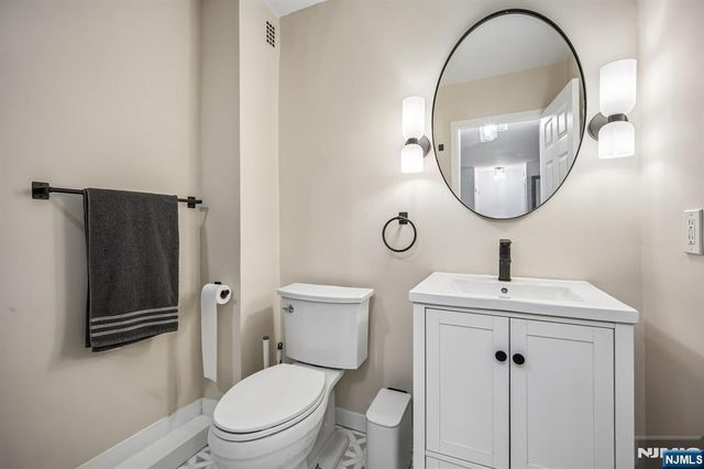 1 Claridge Drive 726, Verona, NJ 07044