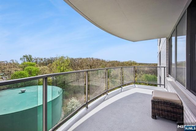 1 Claridge Drive 726, Verona, NJ 07044