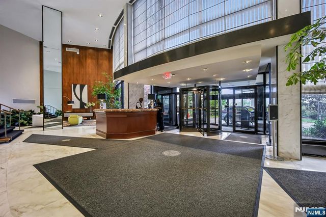 1 Claridge Drive 726, Verona, NJ 07044