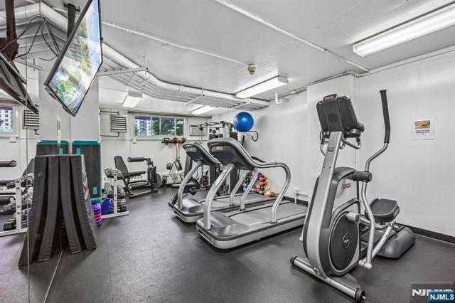 1 Claridge Drive 726, Verona, NJ 07044