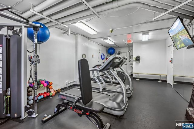 1 Claridge Drive 726, Verona, NJ 07044